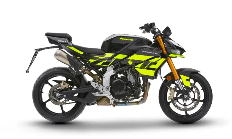 Fantic Stealth 500 Acid Green, sportliches Naked Bike, seitliche Ansicht auf weißem Hintergrund.