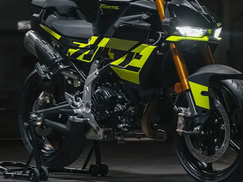 Fantic Stealth 500 Acid Green, sportliches Naked Bike mit auffälliger Lackierung und modernen Komponenten.
