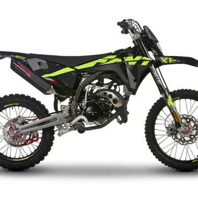 Fantic XE 50 Performance Enduro-Motorrad in Seitenansicht auf weißem Hintergrund