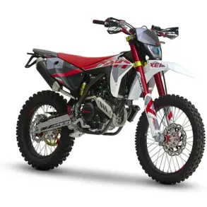 Fantic XEF 125 Competition 2025 in Weiß/Rot, Sportenduro mit LED-Scheinwerfer und grobstolligen Reifen