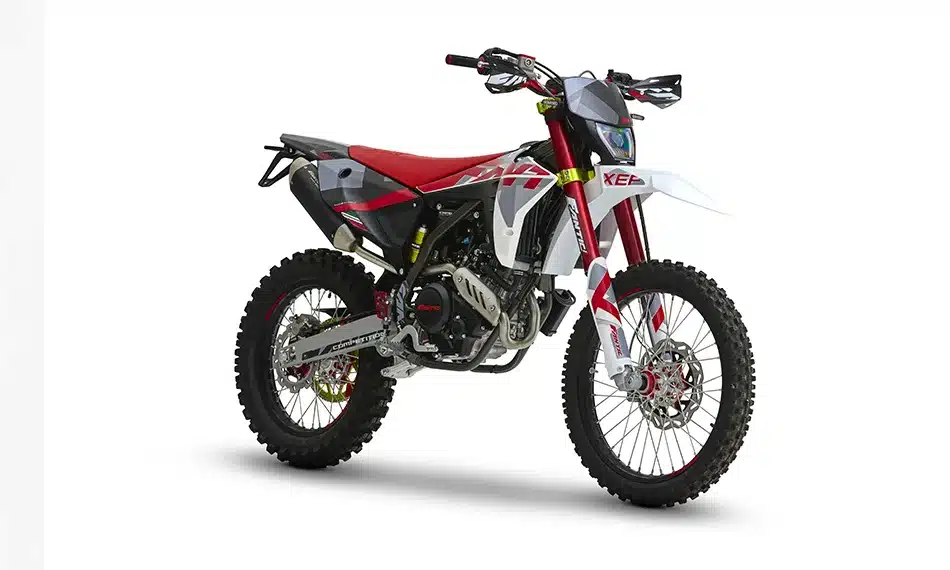 Fantic XEF 125 Competition 2025 in Weiß/Rot, Sportenduro mit LED-Scheinwerfer und grobstolligen Reifen