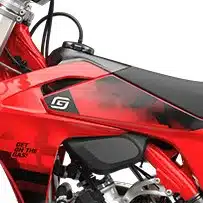 Roter Rahmen und Seitenteil der GasGas MC 125 2026 im Detail