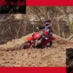 Motocross-Fahrer auf einer GasGas MC 250F 2026 fährt durch eine Kurve auf einer staubigen Strecke.