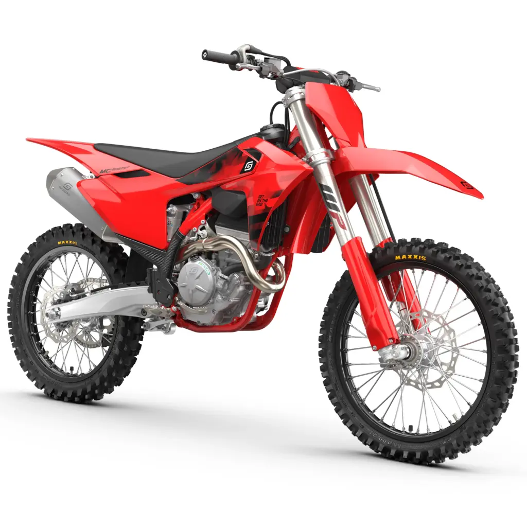 Die GasGas MC 250F 2026 – ein modernes, rotes Motocross-Bike mit Viertaktmotor und WP-Fahrwerk.
