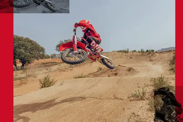 GasGas MC 65 2026 Motocross-Motorrad mit Fahrer beim Sprung auf Offroad-Strecke