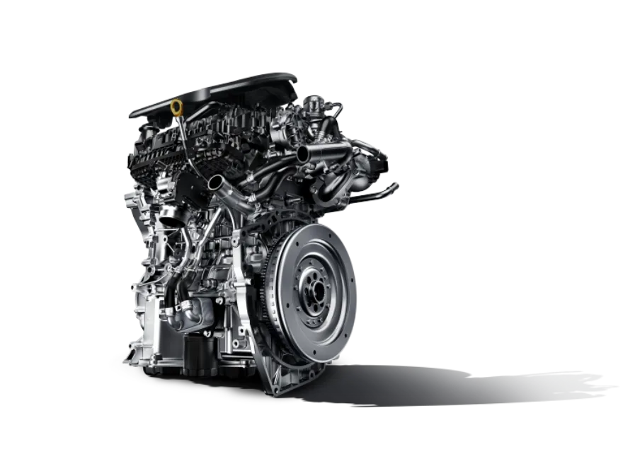 1,5-Liter-Turbobenzinmotor des Geely Coolray, freigestellt vor schwarzem Hintergrund