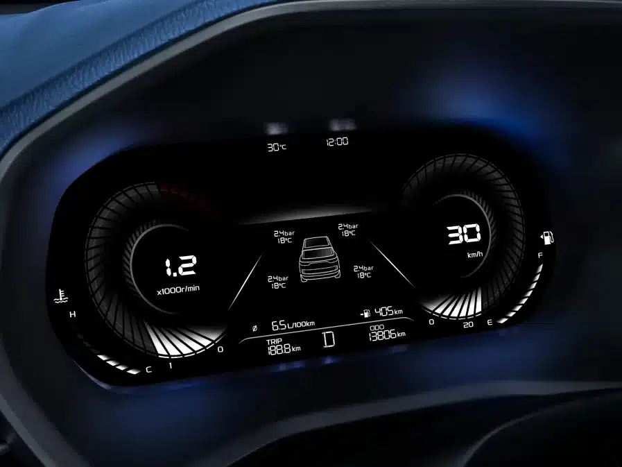 Digitales Kombiinstrument des Geely Emgrand mit diversen Fahrinformationen