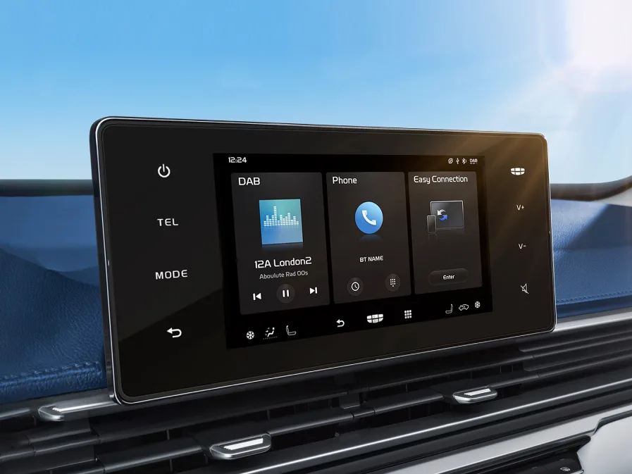 Infotainment-Display im Geely Emgrand mit verschiedenen digitalen Funktionen