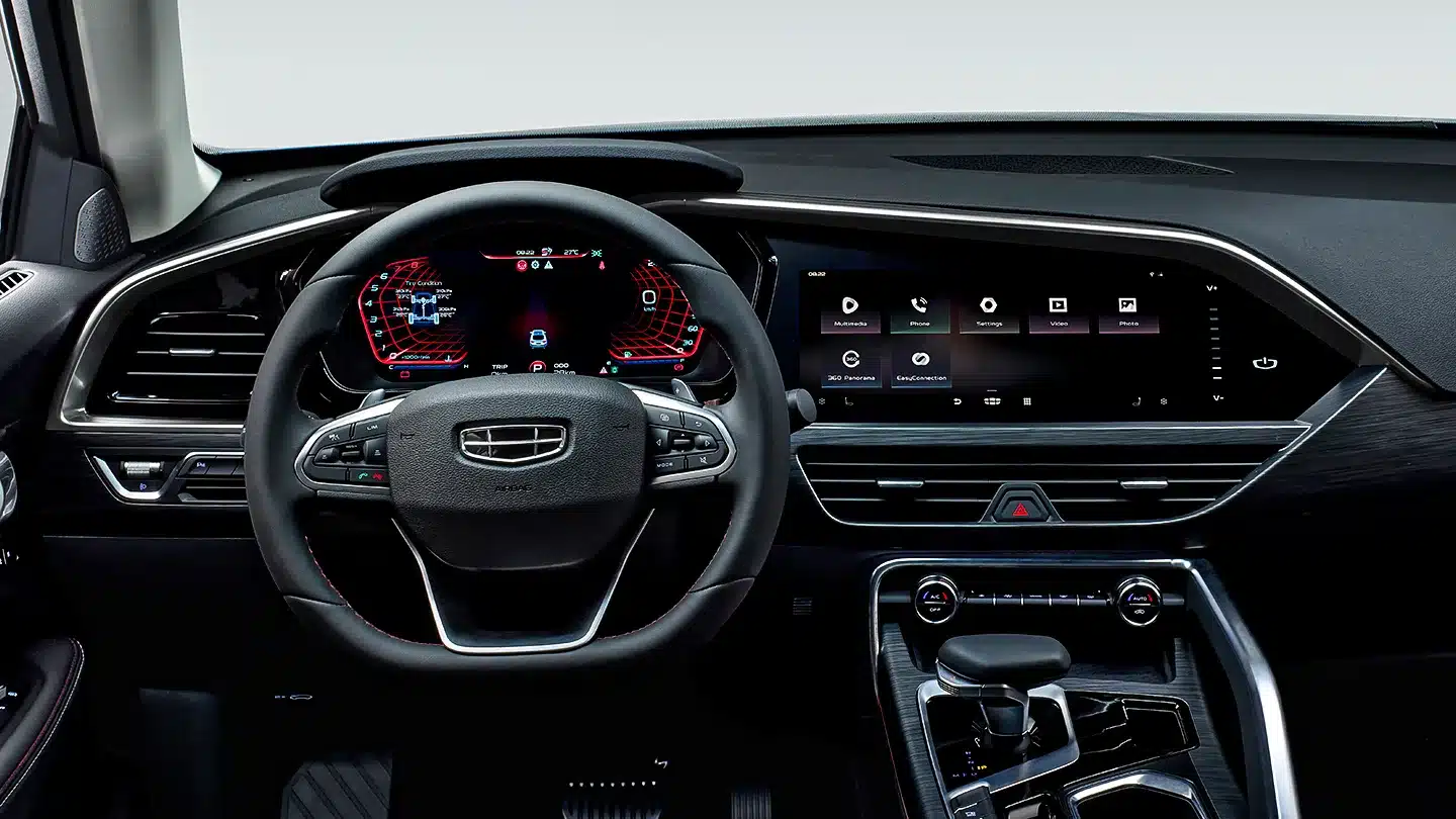 Innenraum und Cockpit des Geely Tugella mit großem Display und Bedienkonzept.