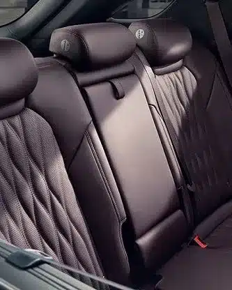 Rücksitzbank des Genesis GV70 mit Nappaleder und G-Matrix-Steppung in Detailaufnahme