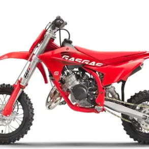 Rote GasGas MC 50 Motocross-Maschine für Kinder, Modell 2026, im Profil.