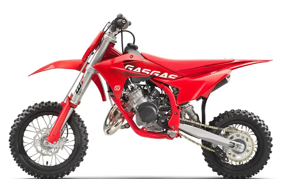 Rote GasGas MC 50 Motocross-Maschine für Kinder, Modell 2026, im Profil.