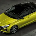Hyundai i20 Blackline in gelber Lackierung mit schwarz lackiertem Dach und markanter Seitenansicht