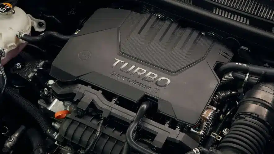 Motorraum des Hyundai i20 mit 1,0-Liter-T-GDI-Turbomotor