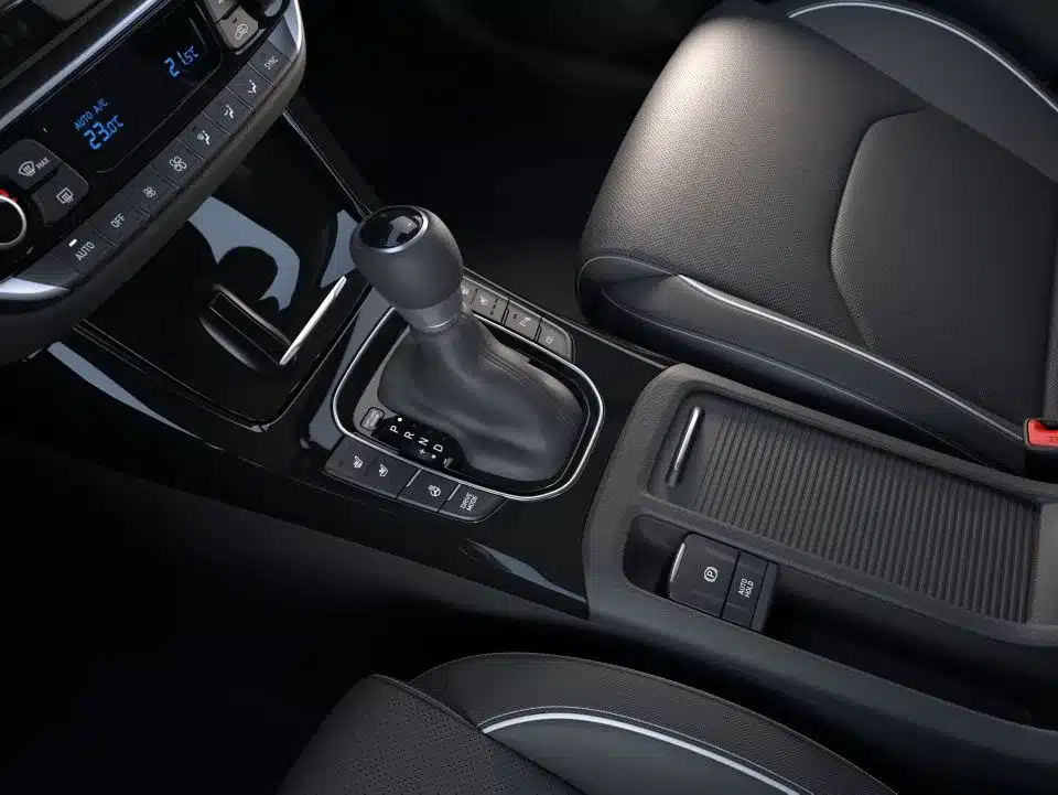 Detailansicht der Mittelkonsole im Hyundai i30 Kombi mit Automatikschaltung und Bedienelementen