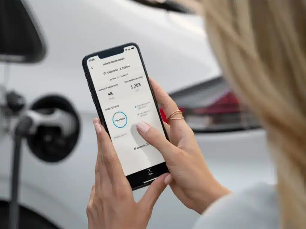 Bluelink-App auf Smartphone zur Überwachung des Ladevorgangs eines Hyundai Tucson Plug-in-Hybrid.