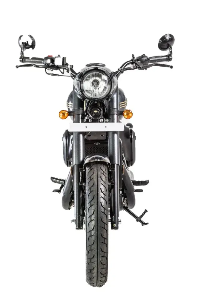 Frontansicht der Jawa 350 CL Perak, einem modernen Klassiker mit Einsitzer-Konzept.