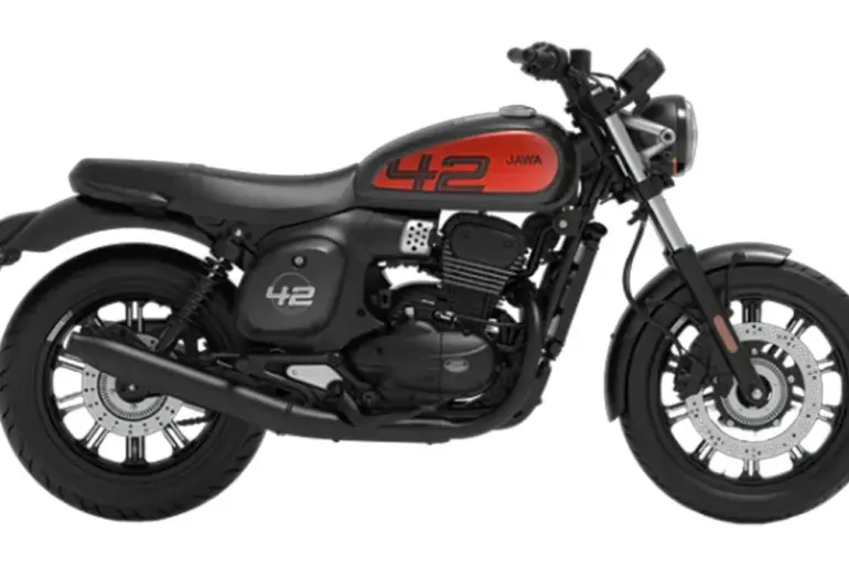 Jawa 42 FJ Motorrad Seitenansicht in Schwarz-Rot