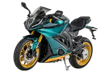 JAWA JD 750 Racing Supersport-Motorrad mit Verkleidung und goldfarbenen Leichtmetallrädern
