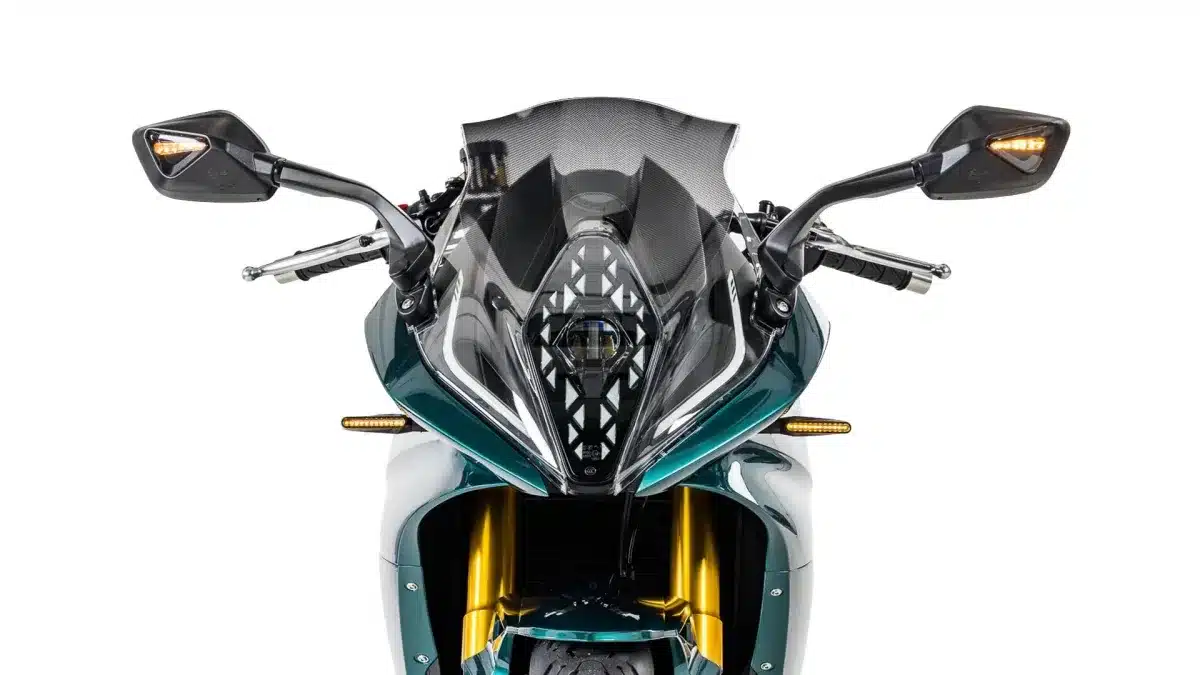 Frontaufnahme der JAWA JD 750 Racing mit Spiegeln, Scheibe und Upside-down-Gabel