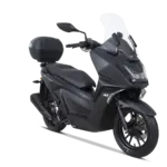 KYMCO Sky Town 125i ABS in dunkler Lackierung mit Topcase und Windschild, seitliche Frontansicht