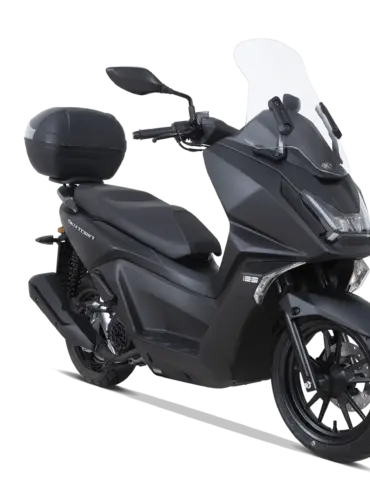 KYMCO Sky Town 125i ABS in dunkler Lackierung mit Topcase und Windschild, seitliche Frontansicht