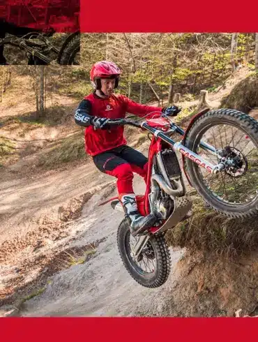 GasGas TXT RACING 125 Trial-Motorrad bei einer steilen Geländefahrt