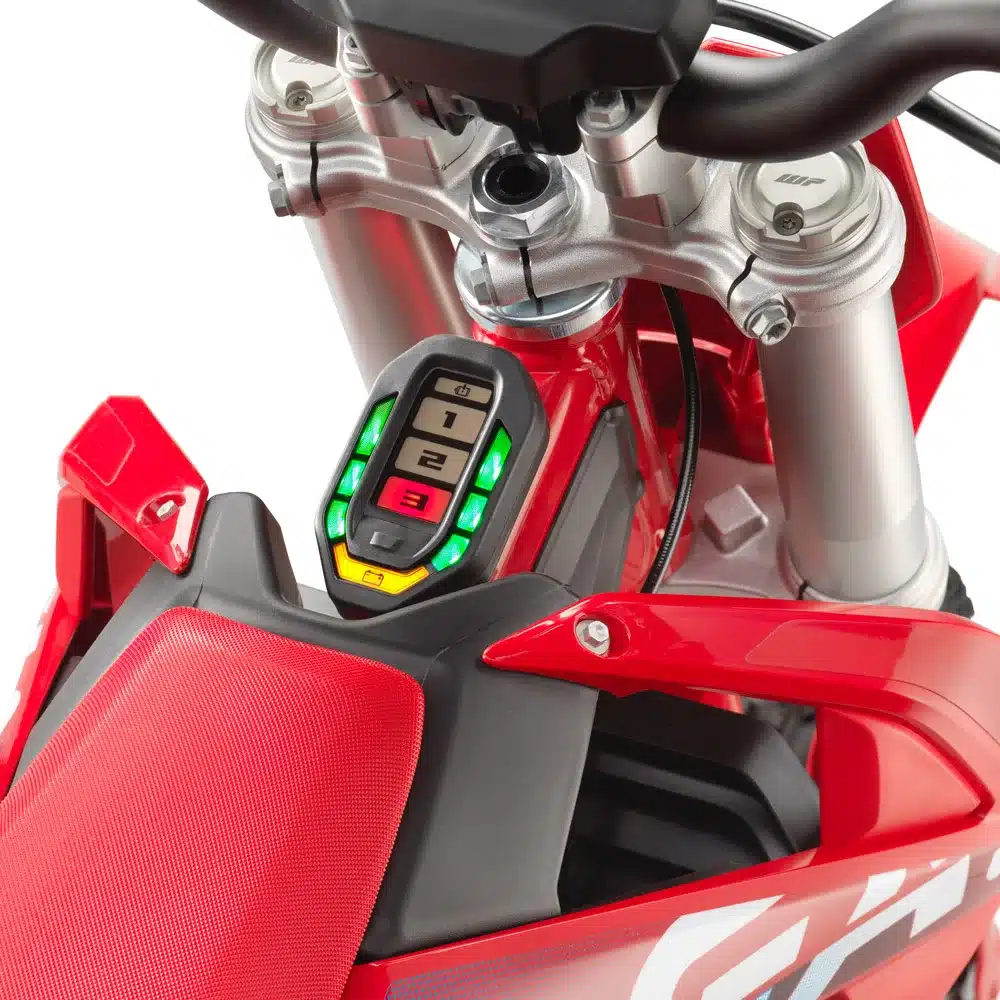 Anzeige für die Fahrmodi und den Batteriestand der GASGAS MC-E 3 2024