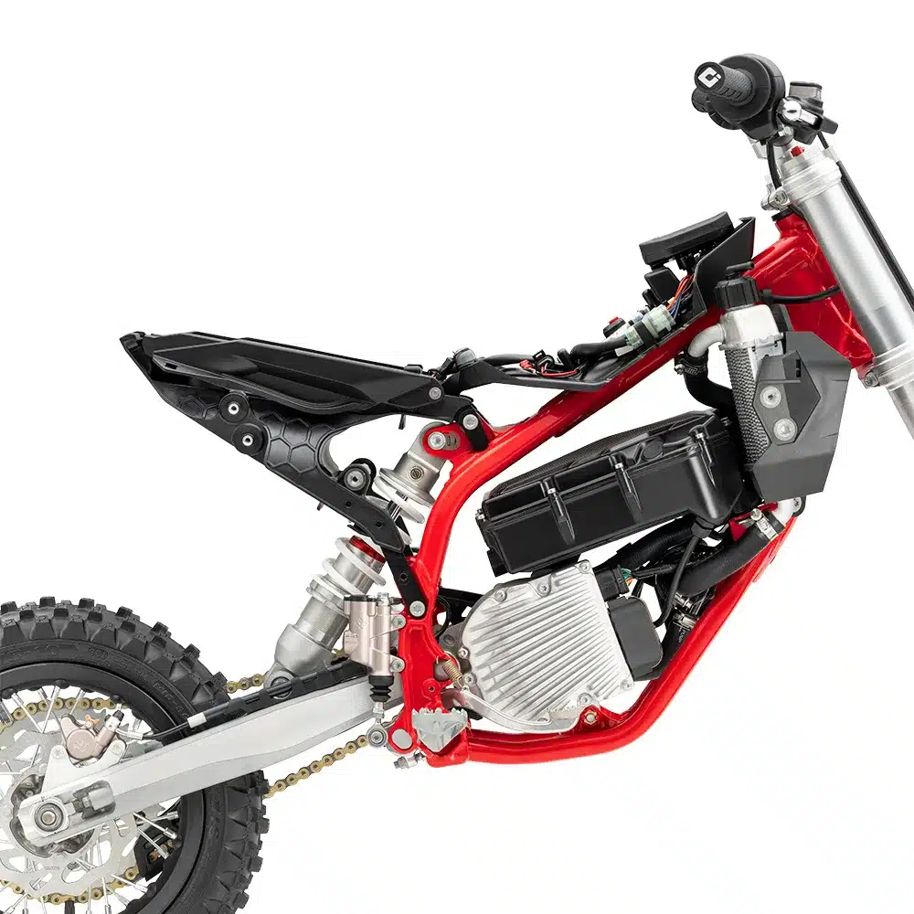 Detailaufnahme des Rahmens und Elektromotors der GASGAS MC-E 5 2025, einem elektrischen Kinder-Motocross-Bike.