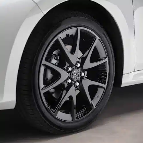 Schwarze Leichtmetallfelge am Mazda2 Hybrid 2024