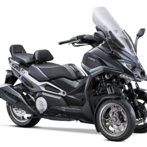 KYMCO CV3 575i ABS von der Seite mit zwei Vorderrädern und hohem Windschild.