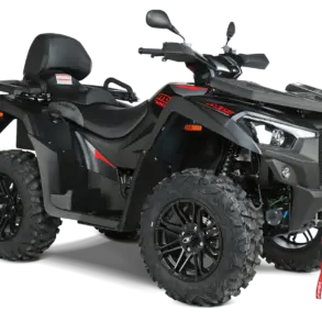 Kymco MXU 700i EPS ABS T3b ATV in seitlicher Frontansicht auf schwarzem Hintergrund