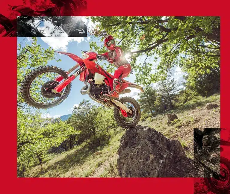 GASGAS EC 300 2026 Enduro-Motorrad springt über Fels im Wald bei Sonnenschein