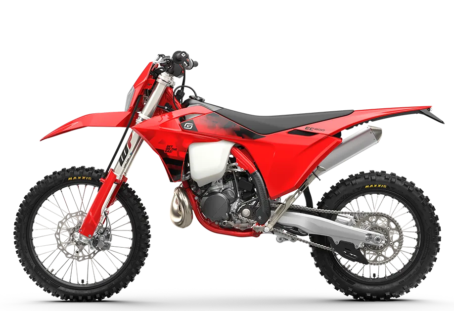 GASGAS EC 300 2026 in Rot, Enduro-Motorrad seitlich fotografiert.