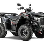 Kymco MXU 550i ABS T3b ATV in schwarzer Ausführung von der Seite fotografiert