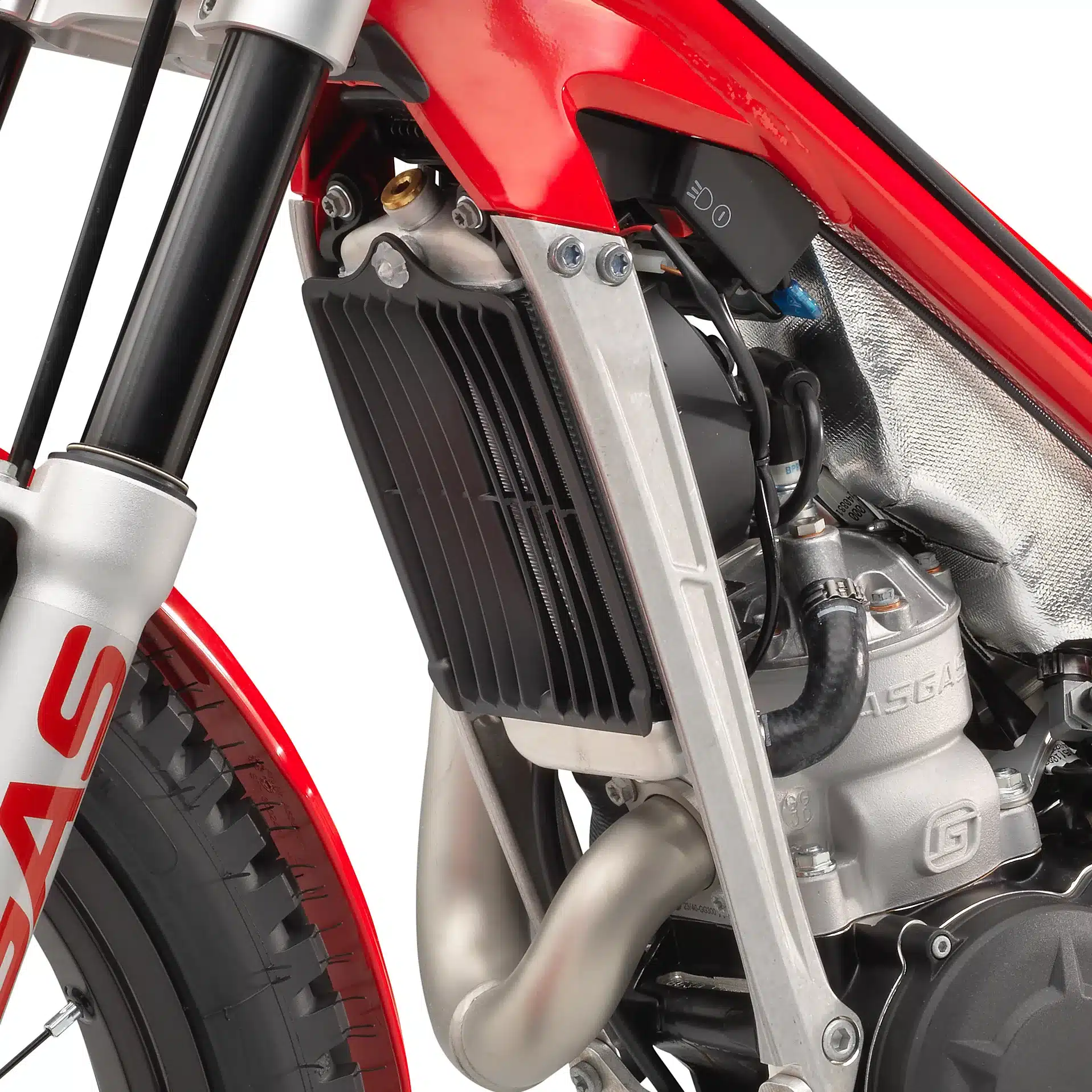 Motor- und Rahmen-Detailansicht der GasGas TXT RACING 300 2025, zeigt Zylinderkopf, Kühler und Chassis.