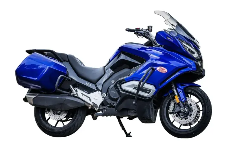 JAWA JD 750 Touring in Blau von der Seite mit Koffern und hoher Windschutzscheibe