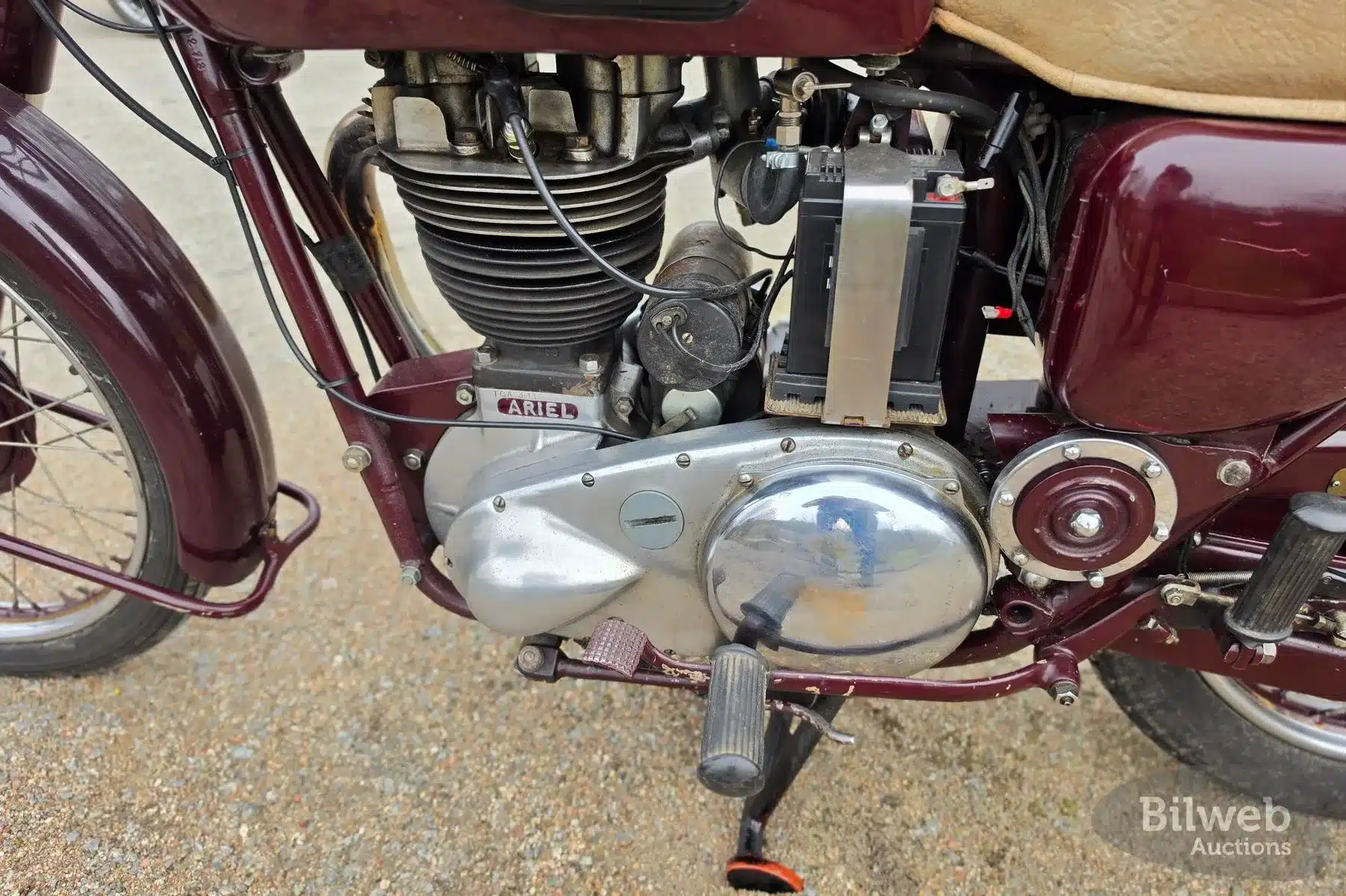 Motor und Antriebseinheit einer Ariel Red Hunter VH-S von 1955 in Nahaufnahme
