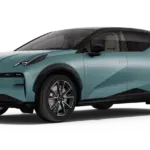 Seitenansicht des Zeekr X Elektroautos in blauer Lackierung vor transparentem Hintergrund.