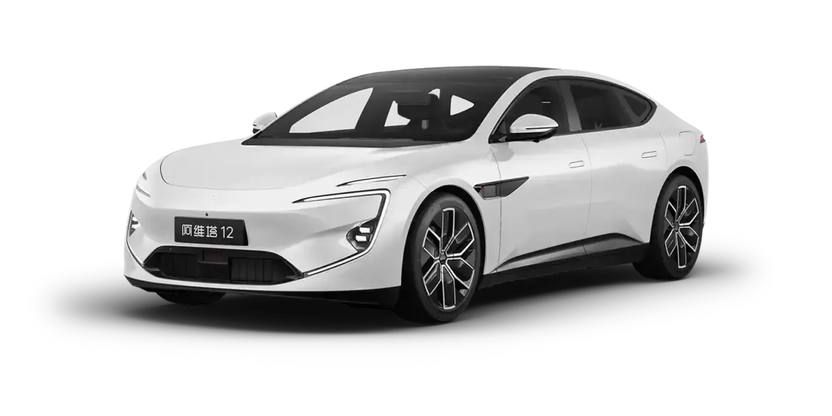 Avatr 12 Gran Coupé in weiß, Vorderansicht, mit aerodynamischem Fastback-Design ohne Heckscheibe.