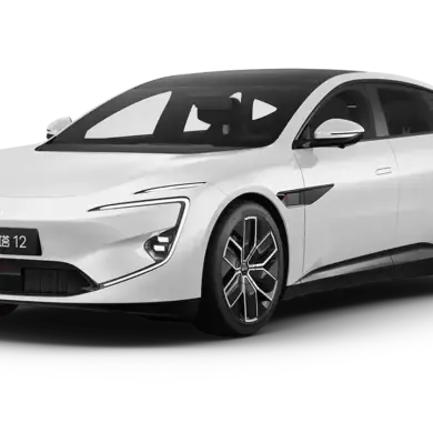 Avatr 12 Gran Coupé in weiß, Vorderansicht, mit aerodynamischem Fastback-Design ohne Heckscheibe.