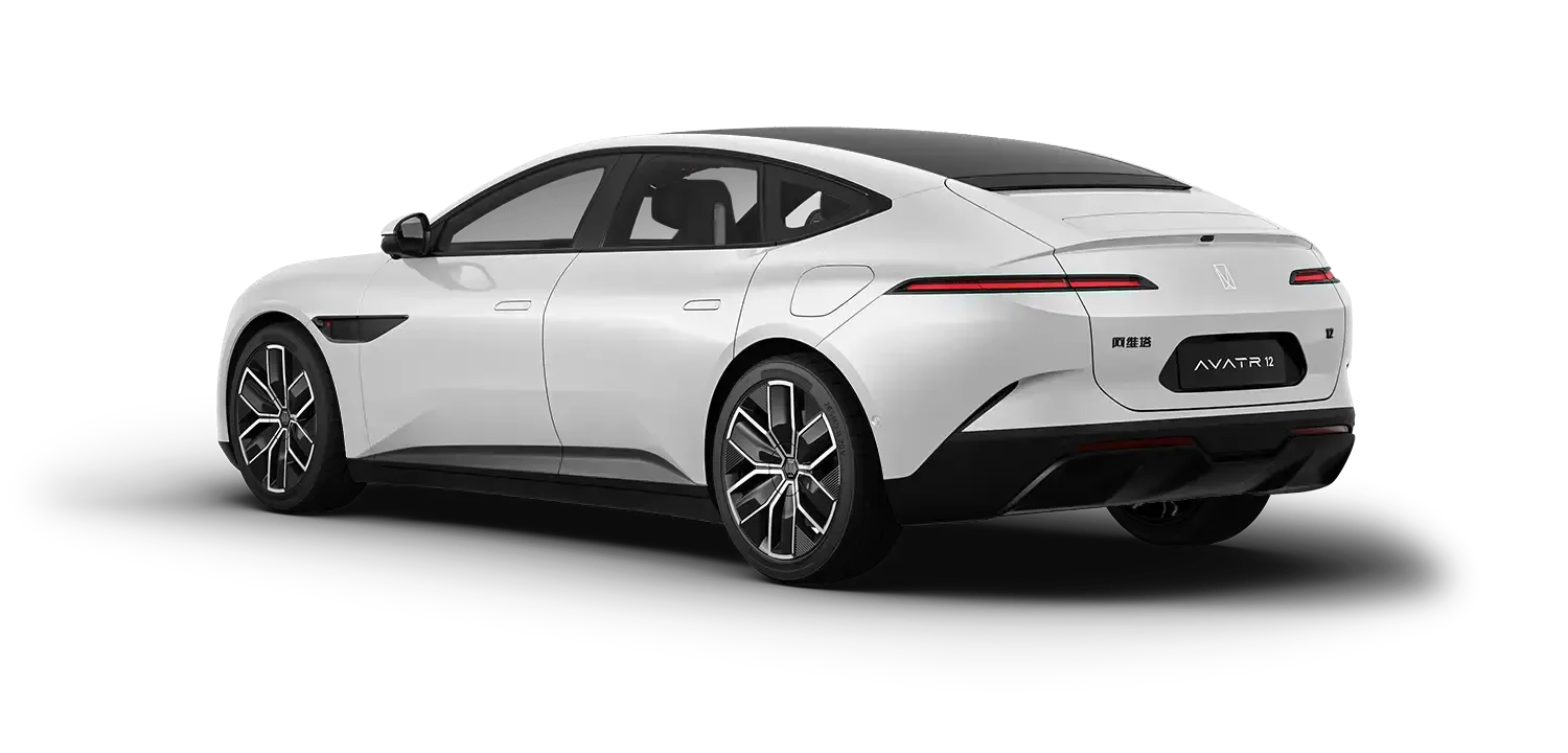 Avatr 12 in Weiß als Gran Coupé mit aerodynamischem Fastback-Heck und 20-Zoll-Leichtmetallrädern