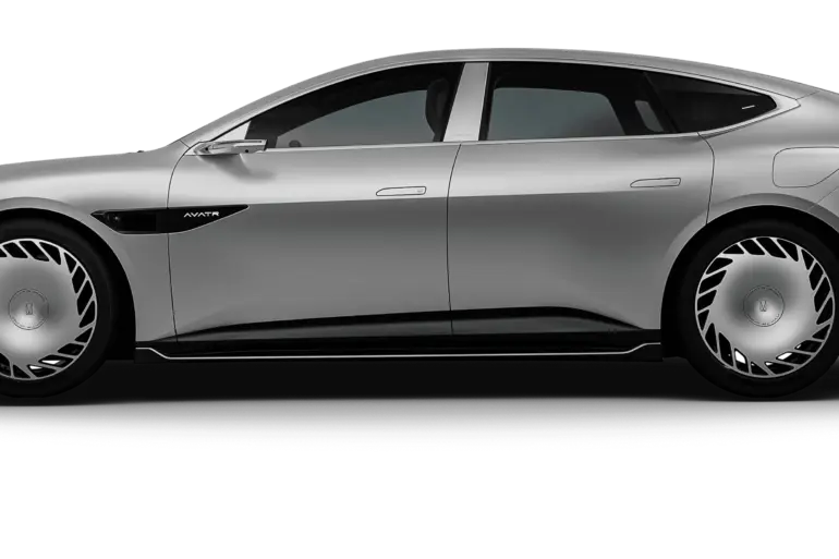 Seitenansicht des elektrischen Luxus-Viersitzers AVATR 012 in Silber