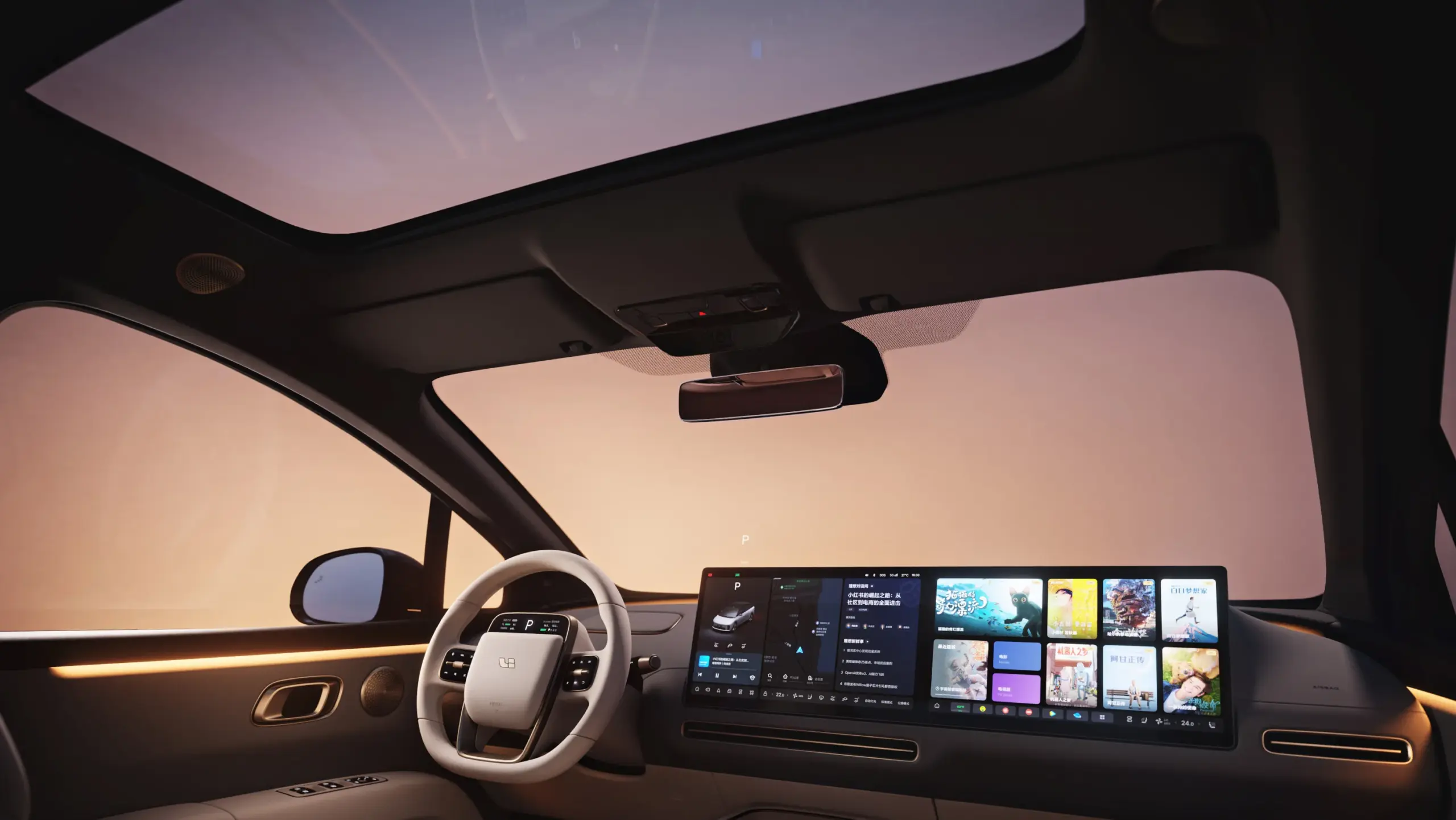 Innenraum des Li Auto i6 mit digitalem Cockpit, großem Infotainment-Display und Panoramadach.