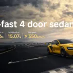 Gelber Xiaomi SU7 Ultra fährt auf einer Rennstrecke bei Sonnenaufgang, technische Leistungsdaten im Vordergrund.