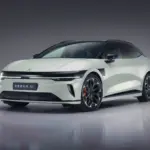 Frontansicht des weißen Zeekr 7GT, eines sportlichen Elektro-Shooting-Brake.