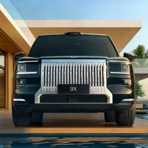 Zeekr 9X SUV von vorne mit prägnanter Chrom-Front und Lichtmatrix vor moderner Architektur mit Pool.