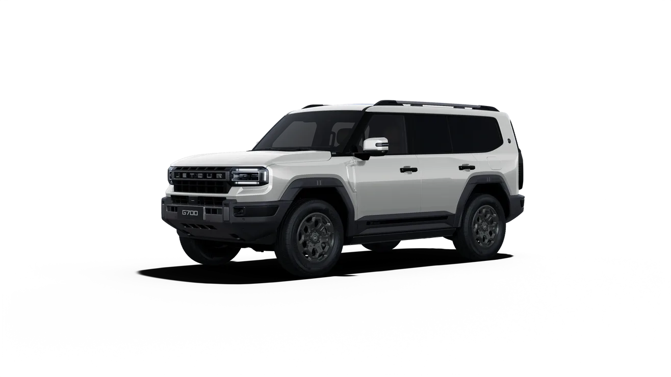 Jetour G700 in Weiß – SUV mit markanter Offroad-Optik, präsentiert in Seitenansicht vor neutralem Hintergrund.