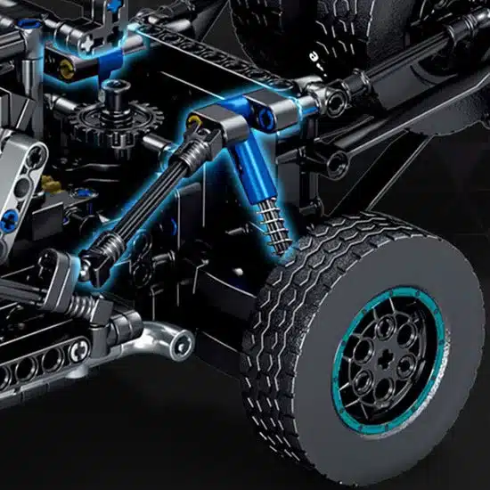Nahaufnahme der langhubigen Federung und Technik eines Dakar Trophy Trucks aus Klemmbausteinen