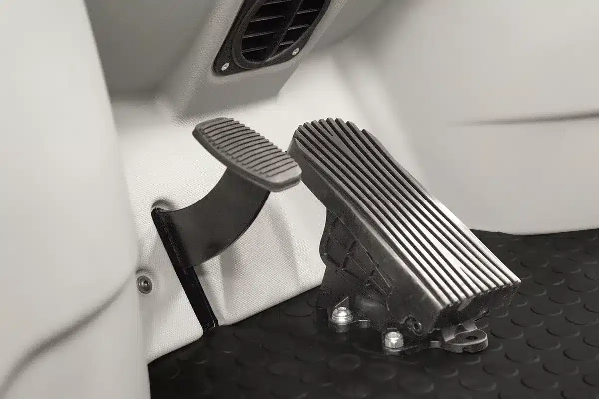 Pedale in einem ATX340E Elektro-Nutzfahrzeug